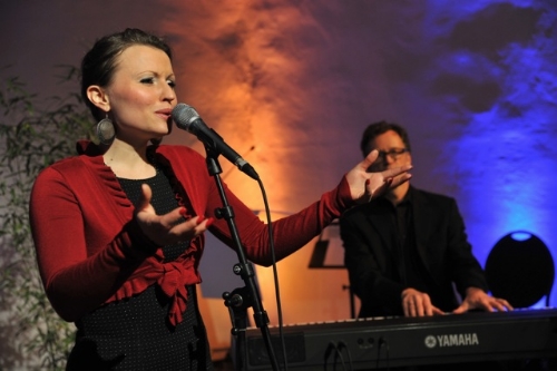 SOULSONIC Sängerin & Pianist & DJ 